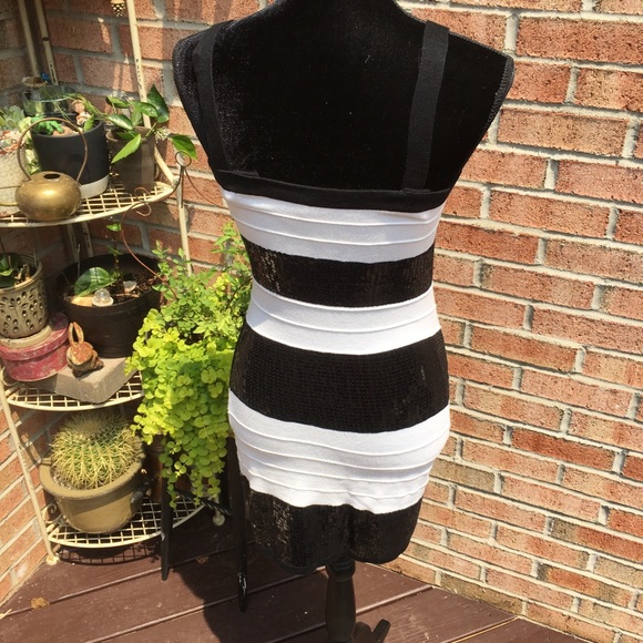 Sold Body-con criss-cross sequin bandage dress - Picture 2 of 13